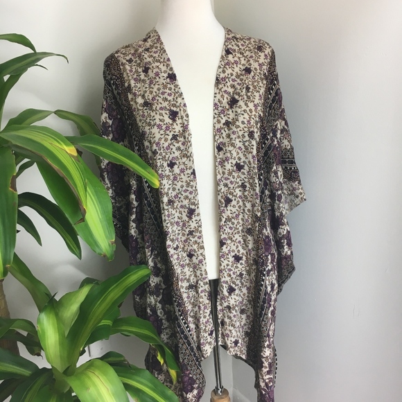 Altar'd State Tops - Floral and Paisley altar'd state kimono